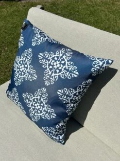 Merkloos Warmpi Verwarmd Outdoor Sierkussen - Blue/White -Merkloos 9ed6dc8f1dc22809